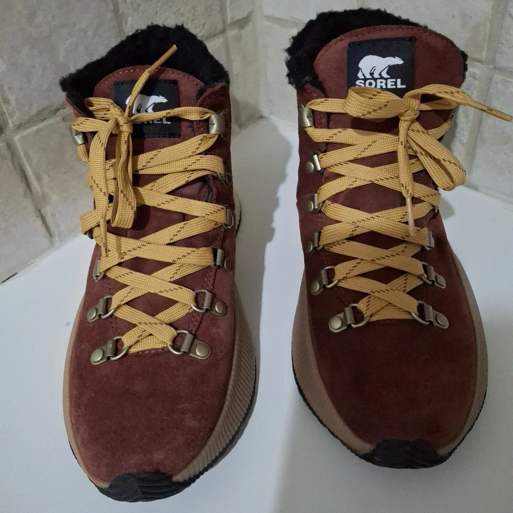 Sorel Out n About Suede Boots Size 8.5